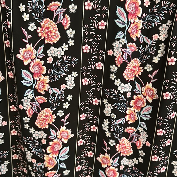 Lauren Conrad Floral Blouse - Picture 5 of 10